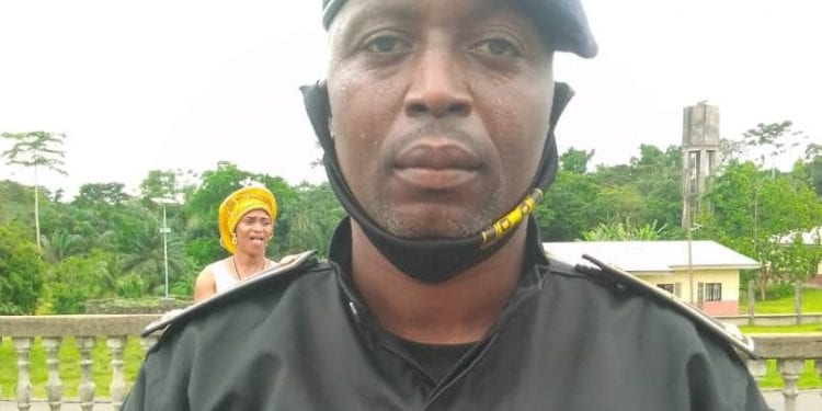 prise de commandement de l'officier de deuxième grade Okon Dakpama Édouard