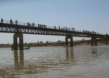 Pont sur le fleuve Logone