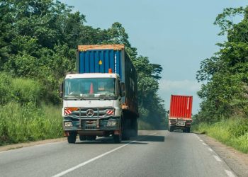 Des camions de transport de marchandises sur les routes du Cameroun. Crédit photo: Ada Mbita.