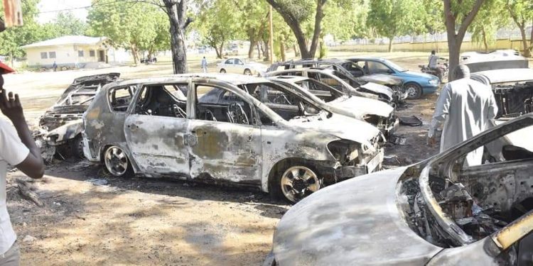8 véhicules calcinés à un poste de Douane de la ville de Maroua
