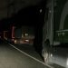Image d'illustration des camions de transport de marchandises dans la nuit