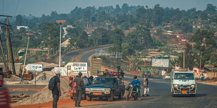 Ouest CMR route - Crédit photo : Ada Mbita.