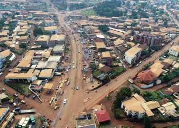 Vue aérienne du centre-ville de Bafoussam