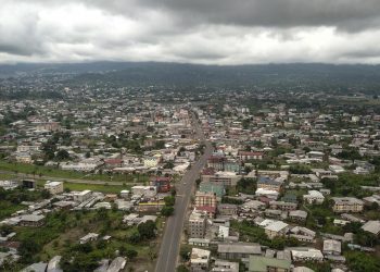This areal view taken on October 5, 2018 shows the city of Buea, the capital of Cameroon's majority English-speaking southwest region, on October 05, 2018.  / AFP PHOTO / FLORIAN PLAUCHEUR