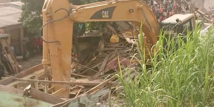 Douala residents homeless as authorities begin massive demolition