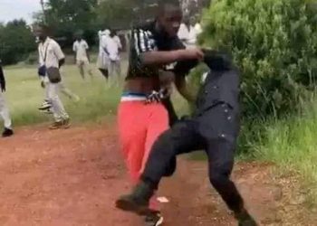 Man tackles police officer Cameroon