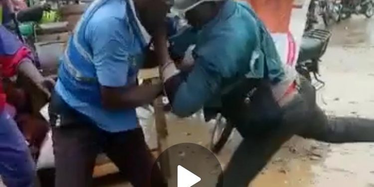 Officer fights civilian Cameroon
