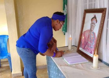 Condolence book for Fru Ndi opens