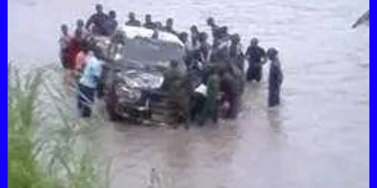 Cameroon: Two dead as vehicle carried by flood in North Region