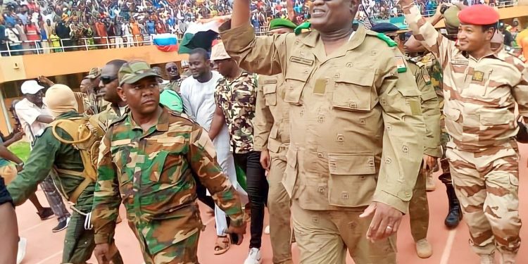 Thousands gathered at the main stadium in #Niamey, #Niger to support the military coup, as the deadline for #junta to step down expires. #ECOWAS threatened to intervene militarily if ousted President Mohamed Bazoum was not reinstated ?