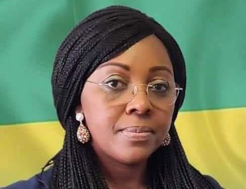 Laurence Mengue Mezogho épouse Ndong, la nouvelle ministre des Nouvelles Technologies de l’Information et de la Communication, porte-parole du gouvernement, a une nationalité camerounaise.