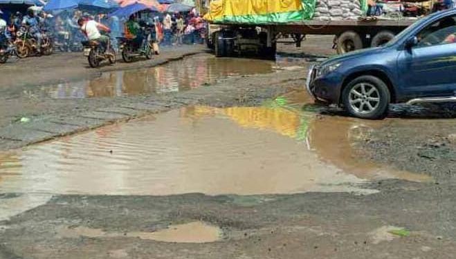 Bad roads in Douala lead to a hike in the prices of basic commodities and transportation