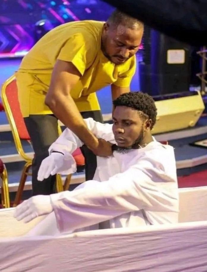 Ressurrection scene from a drama in Nigerian church sparks debate online
