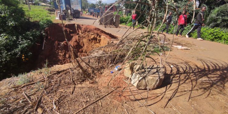 Kumbo-Ndop road splits Cameroon
