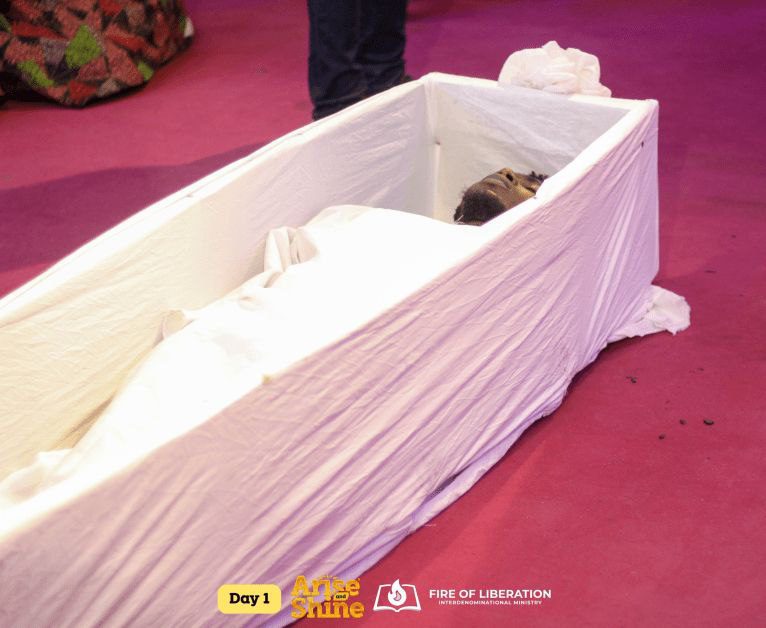 Ressurrection scene from a drama in Nigerian church sparks debate online