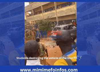 Students vandalising the vehicle of the VP