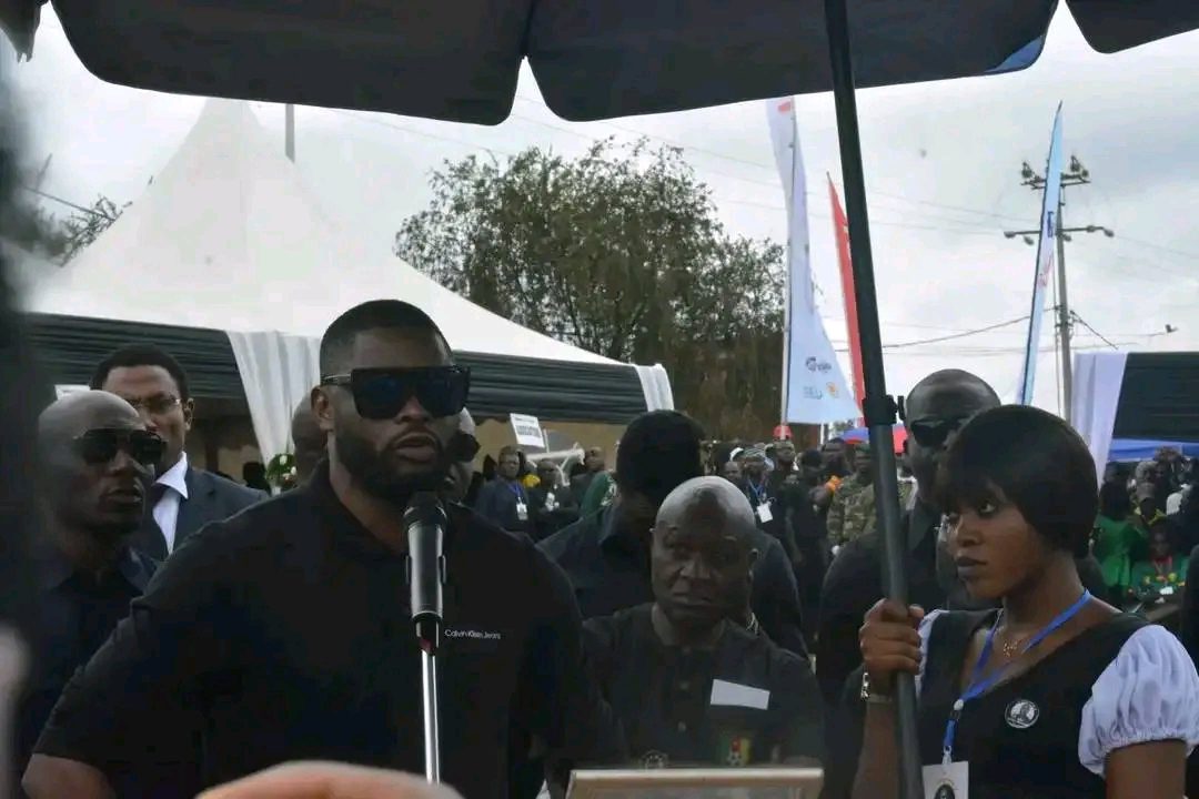 Lors des obsèques de Landry Nguemo, ancien coéquipier des Lions Indomptables du Cameroun, Alexandre Song a partagé un témoignage émouvant qui a touché tous les présents. Nguemo, décédé tragiquement dans un accident de circulation sur l'axe Yaoundé-Bafoussam, laisse derrière lui un héritage de camaraderie et d'humilité.