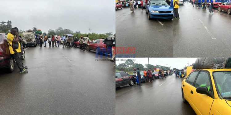 Kumba-Mamfe Road blocked