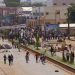 Anti-government demonstrators block a road in Bamenda, Cameroon, December 8, 2016. REUTERS/Stringer - RTSVBFL
