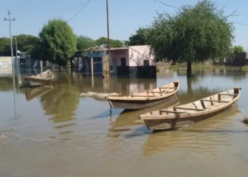 Pirogue Pour Aller Dun Endroit A Un Autre.jpeg
