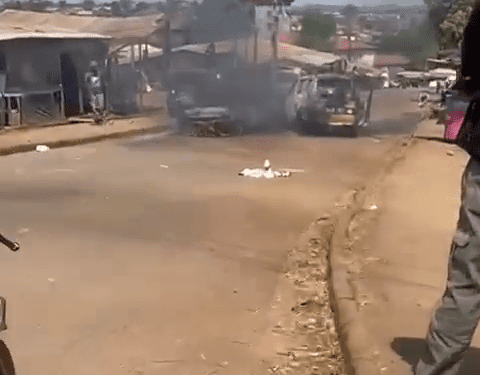 Taxis burned in Bamenda