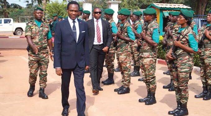 Le ministre délégué à la défense se lève contre les militaires déserteurs