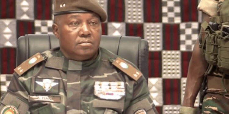 Niger : Le président de la transition dissout tous les partis politiques et instaure une transition de cinq ans