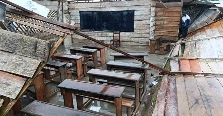 Une forte pluie emporte la toiture des salles de classe au lycée bilingue de Kribi