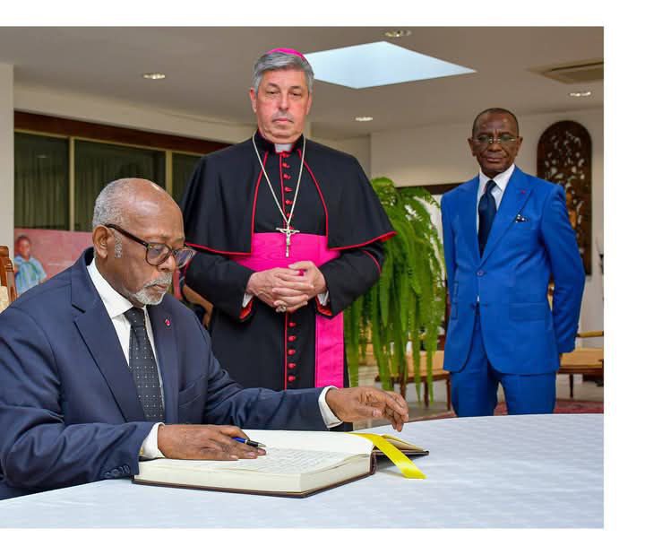 Mballa Mbella, the Minister of External Relations of Cameroon, visited the Apostolic Nunciature on April 24, 2024, to sign the condolence book