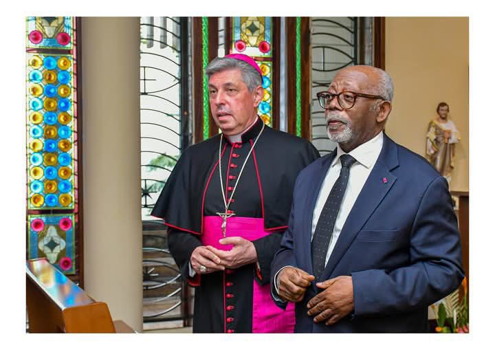 Mballa Mbella, the Minister of External Relations of Cameroon, visited the Apostolic Nunciature on April 24, 2024, to sign the condolence book