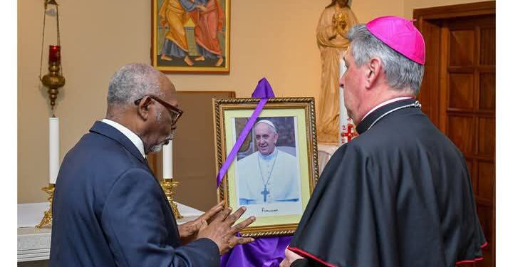Mballa Mbella, the Minister of External Relations of Cameroon, visited the Apostolic Nunciature on April 24, 2024, to sign the condolence book