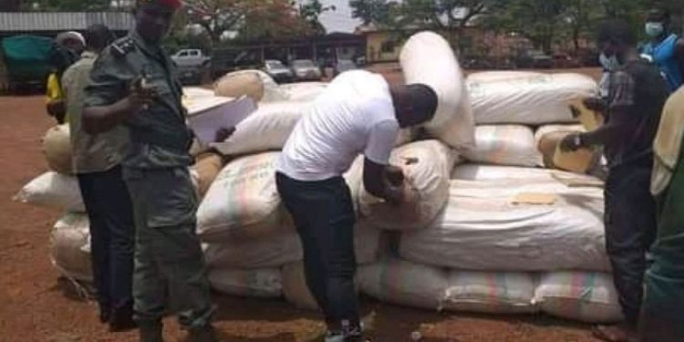 La douane camerounaise a saisi 45 kg de cannabis à la frontière avec le Nigeria