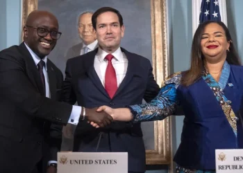 DR congo and Rwanda shake hands after peace deal