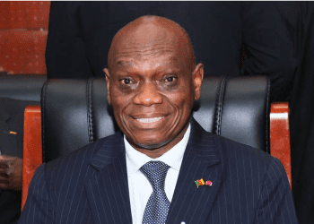 Le ministre Henri Eyebe Ayissi