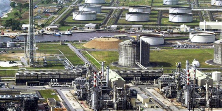 Le ralentissement du pétrole freine la croissance industrielle en 2024