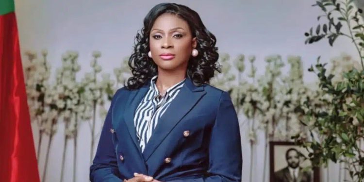 La candidate à l'élection présidentielle Bijou Ongmakagne présente son offre politique