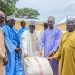 Cavaye Yeguie Djibril distribue 3 000 sacs de céréales à Tokombéré