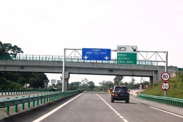 l'autoroute Kribi-Lolabé