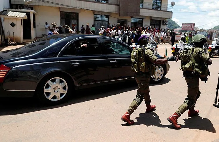 Security guard walks beside the car of Cameroonian president Paul Biya as he leaves after casting his  ballot during the presidential election, in Yaounde, Cameroon October 7, 2018. REUTERS/Zohra Bensemra - RC14ABF863A0