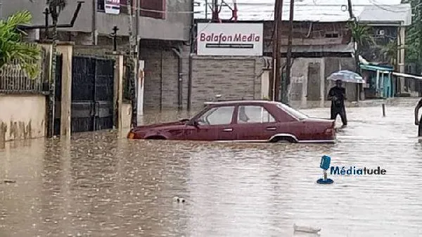 Inondations A Douala Ce Vendredi Radio Balafon Gravement Touchee