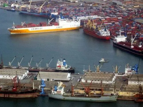 0706 8096 Cameroon Only 30 Of Douala Port S Capacity Is Used Because Of The Shipwrecks L