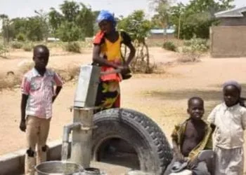Des jeunes se mobilisent contre la crise de l'eau potable à Maroua