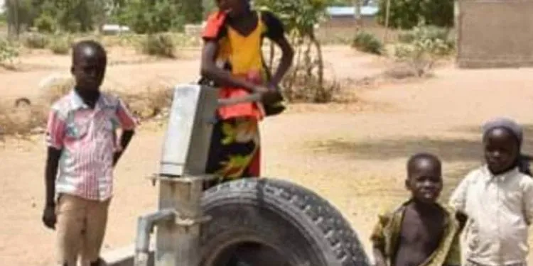Des jeunes se mobilisent contre la crise de l'eau potable à Maroua
