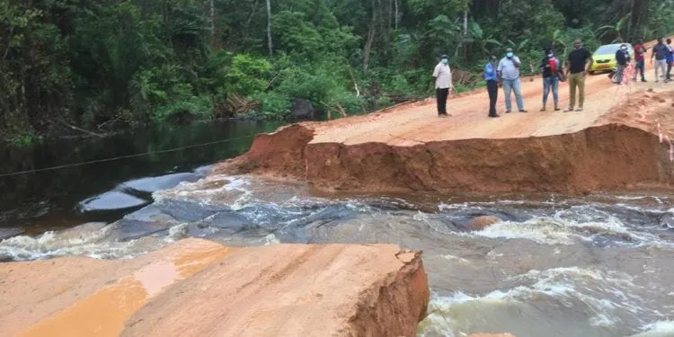 La chaussée en construction s'est effondrée sur le tronçon Douala-YABASSI