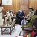Madame Nalova Lyonga en réunion avec les autorités locales de la ville de Kribi