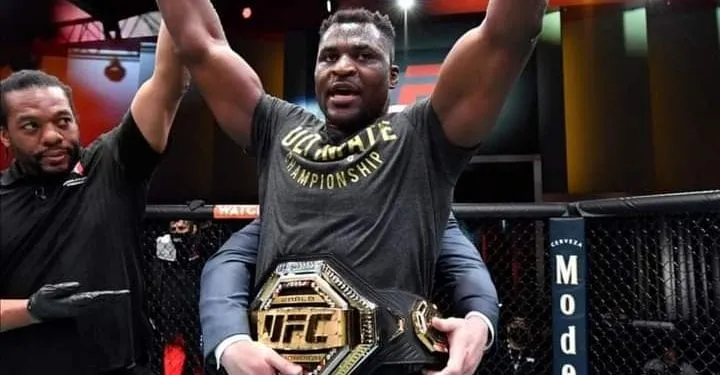 Francis Ngannou, champion du monde des poids lourds de l'Ultimate Fighting Championship (UFC)