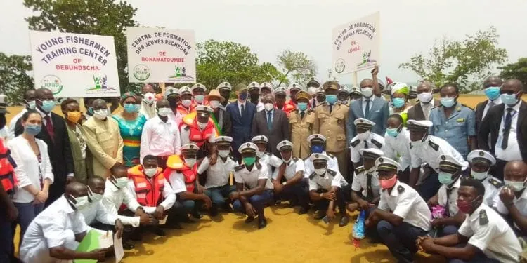 Cérémonie de mise en eau des maîtres pêcheurs formés dans les centres de pêche de Londji, de Bonamatoimbé et de Débundscha