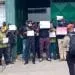 Des ex agents de la Douane manifestent