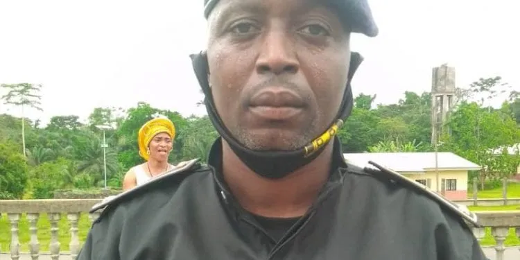 prise de commandement de l'officier de deuxième grade Okon Dakpama Édouard