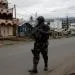 Un militaire assurant la sécurité dans le cadre de la crise anglophone au Cameroun